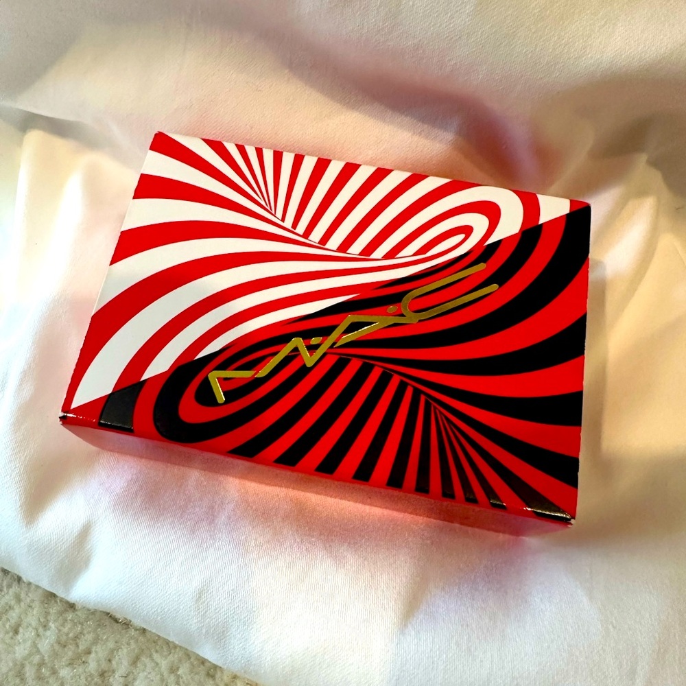 MAC The Ultimate Trick 3-Piece Mini Lipstick Set